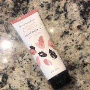 Bath N Body Works Almond & Vanilla Body Cream
